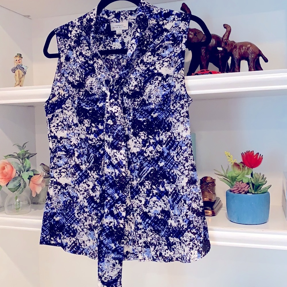 TAHARI Beautiful Women’s blouse. Size S